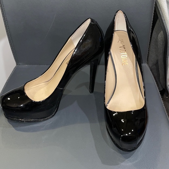 Le Victoire Shoes - Black Patent Le Victoire Pumps 9.5